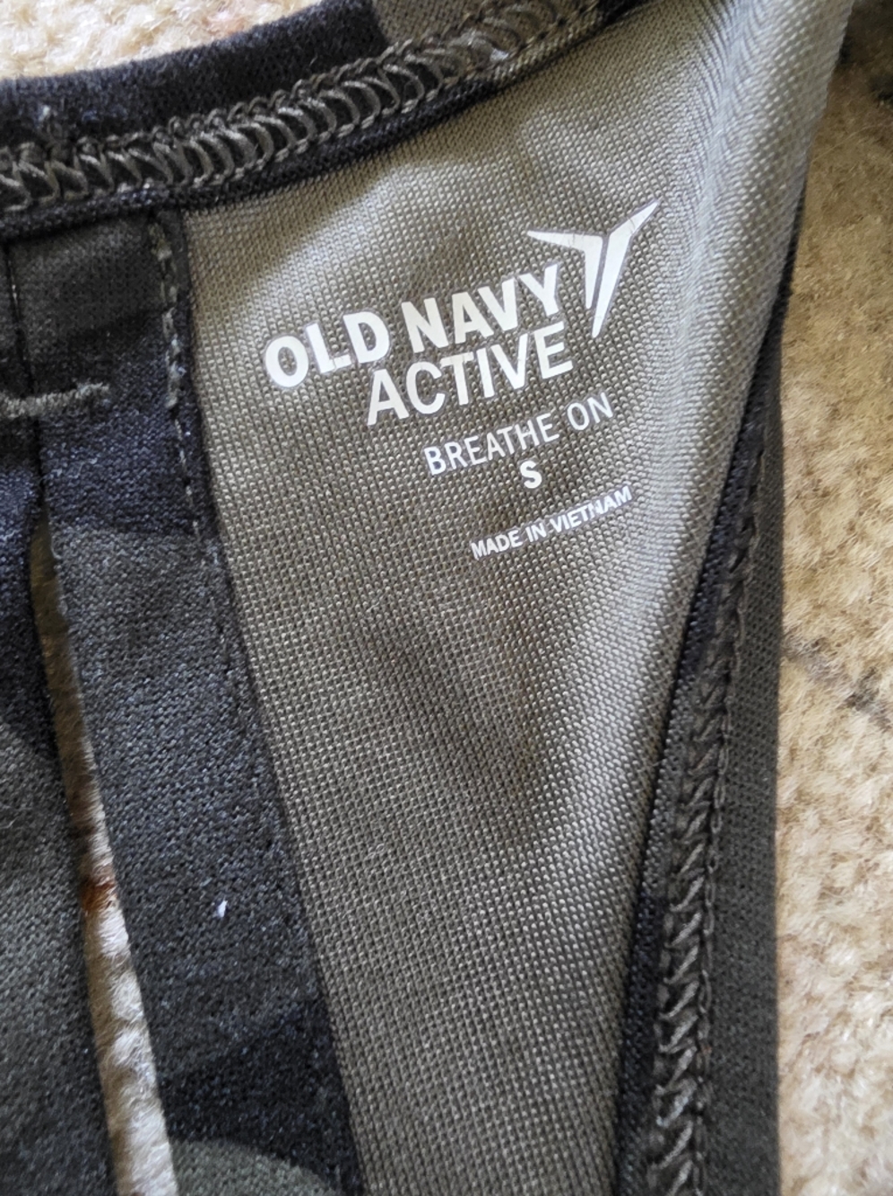 Old Navy Women's Camo Tank Top in Black and Green - Picture 2 of 4